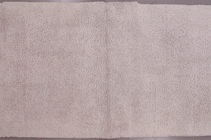 Tapis shag beige — taches grises avant, teinte uniforme après nettoyage